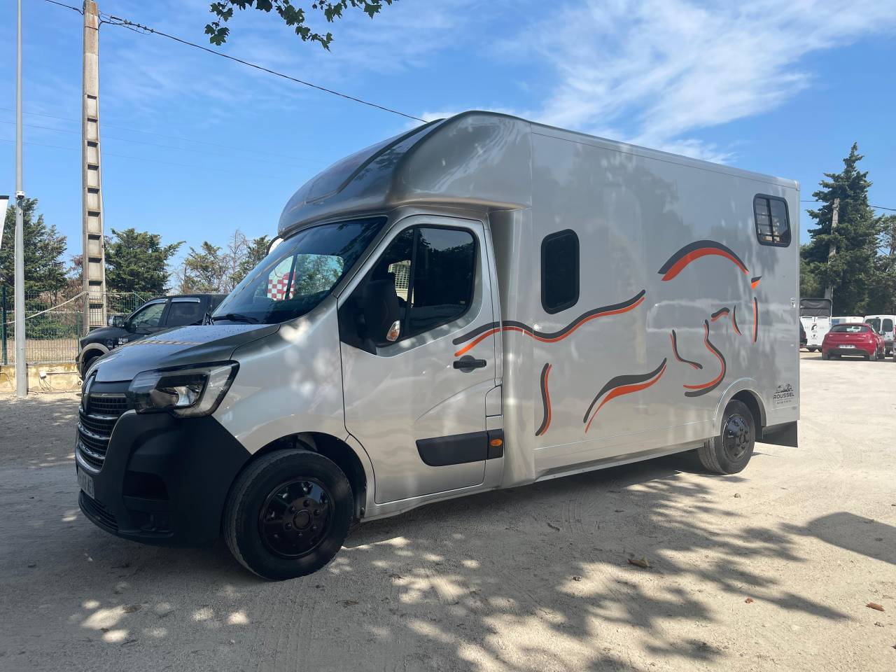 Kleine paardenvrachtwagen (B rijbewijs) Les Vans Roussel MASTER 2020 Nieuw