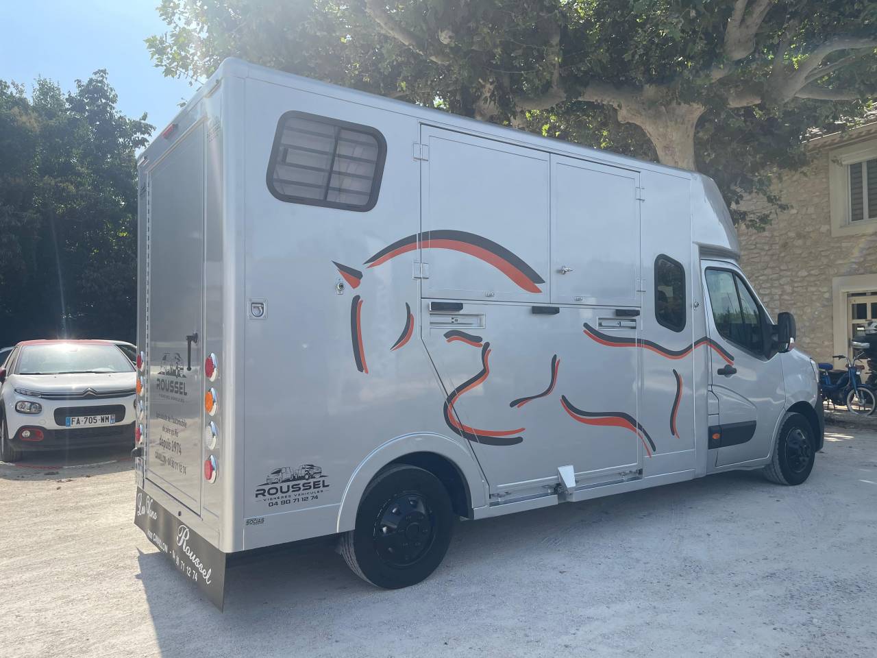 Kleine paardenvrachtwagen (B rijbewijs) Les Vans Roussel MASTER 2020 Nieuw