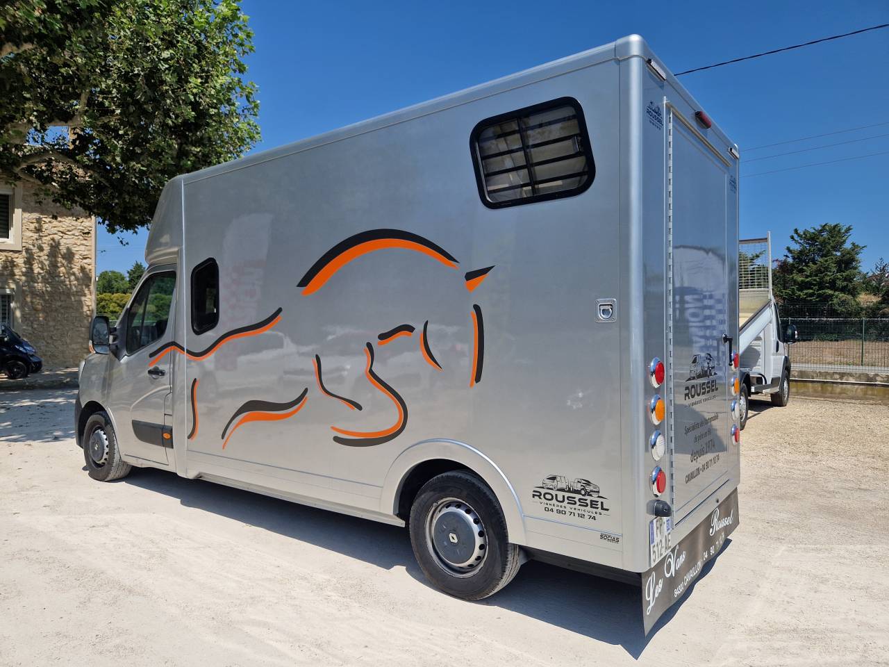 Kleine paardenvrachtwagen (B rijbewijs) Les Vans Roussel MASTER 2020 Nieuw