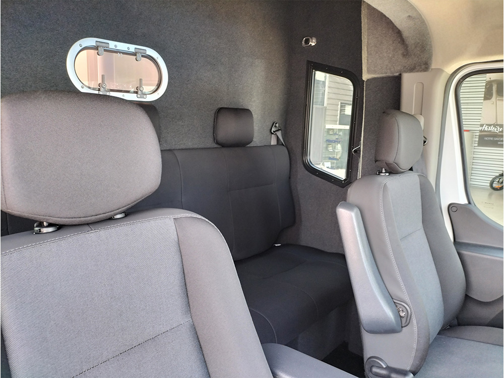 Kleine paardenvrachtwagen (B rijbewijs) Theault PROTEO Switch 2022 Tweedehands