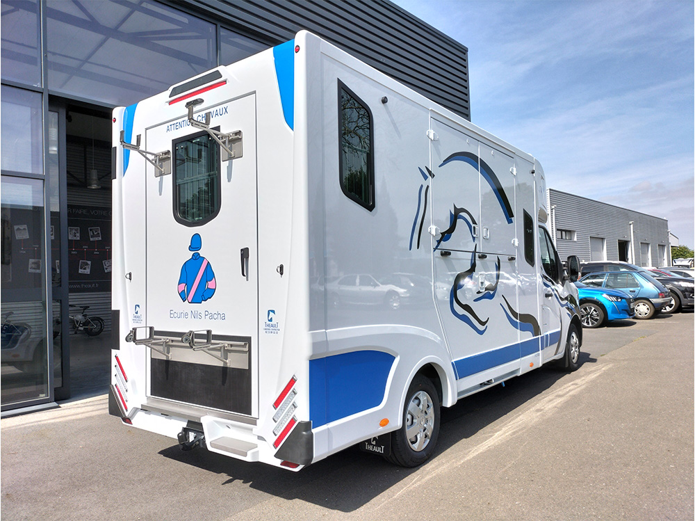 Kleine paardenvrachtwagen (B rijbewijs) Theault PROTEO Switch 2022 Tweedehands