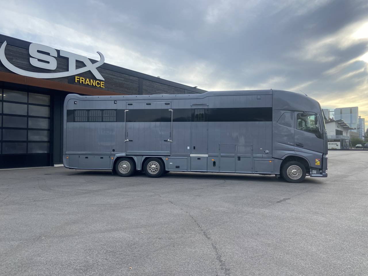 Zware paardenvrachtwagen (groot rijbewijs) STX  2015 Tweedehands