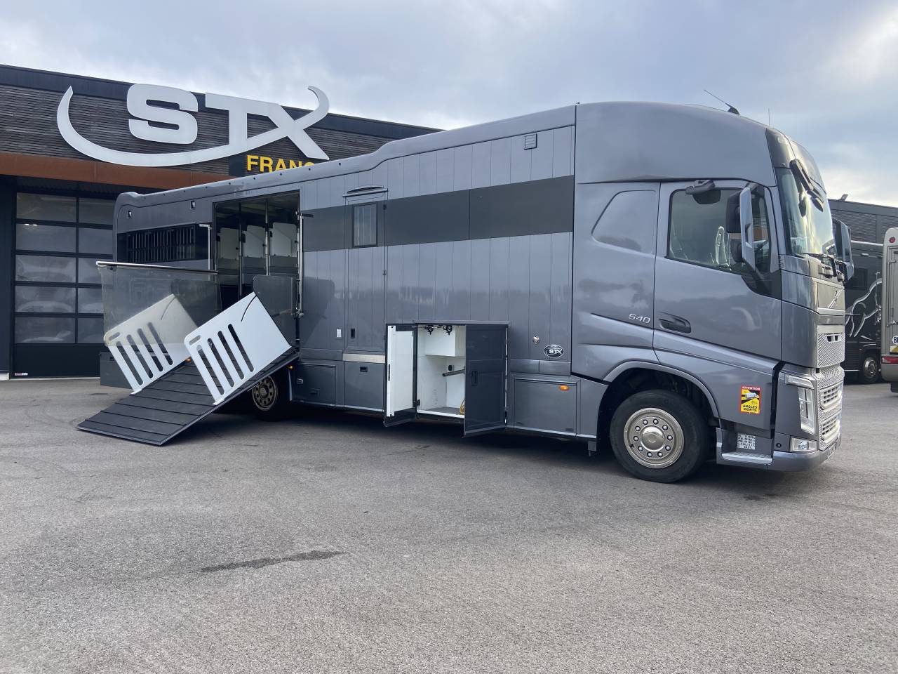 Zware paardenvrachtwagen (groot rijbewijs) STX  2015 Tweedehands