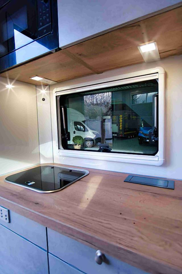 Zware paardenvrachtwagen (groot rijbewijs) Iveco IVECO 0 Nieuw