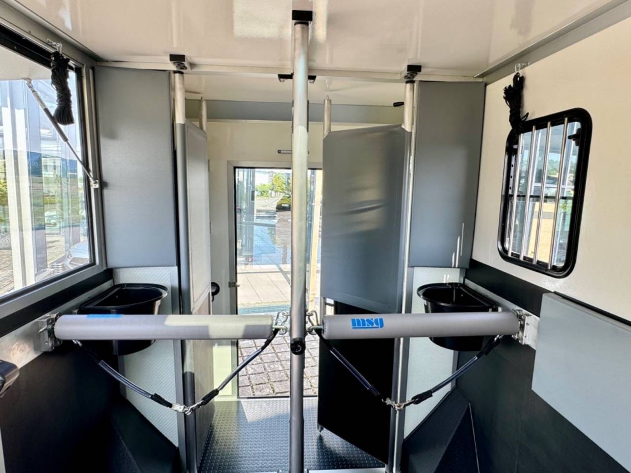 Kleine paardenvrachtwagen (B rijbewijs) Autre marque NISSAN 0 Nieuw