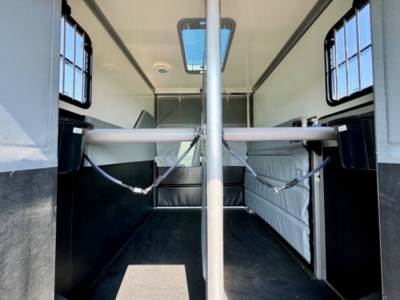 Kleine paardenvrachtwagen (B rijbewijs) Autre marque NISSAN 0 Nieuw