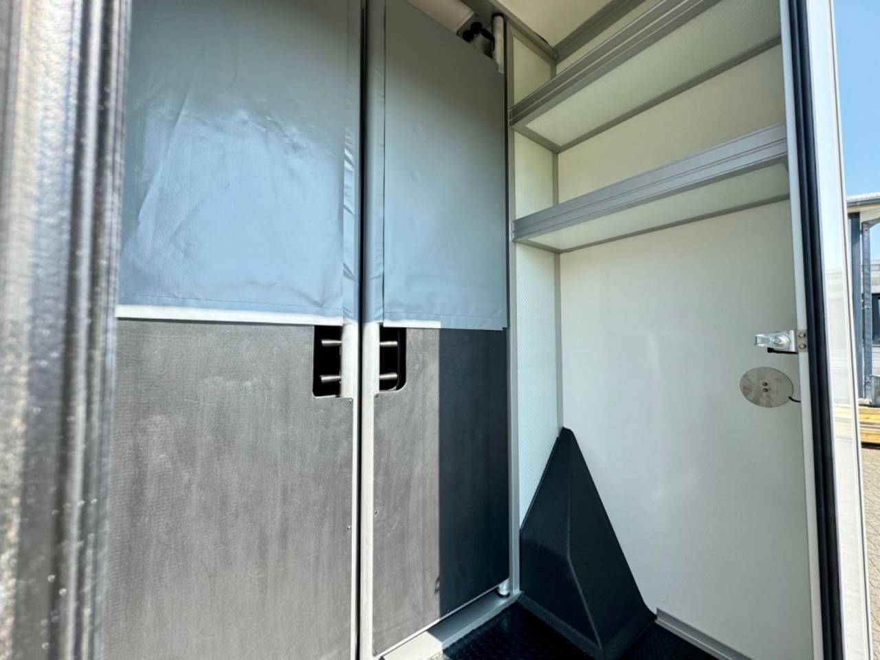 Kleine paardenvrachtwagen (B rijbewijs) Autre marque NISSAN 0 Nieuw