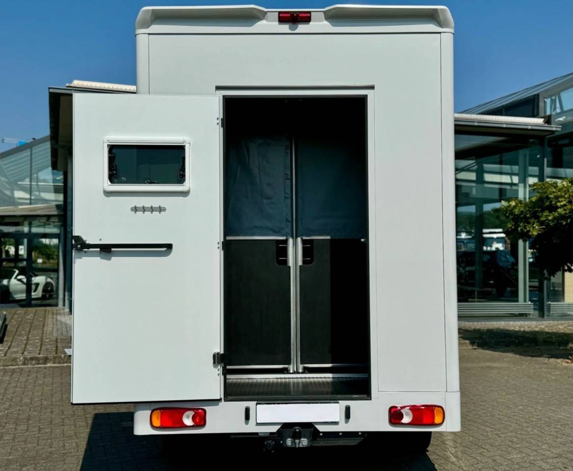 Kleine paardenvrachtwagen (B rijbewijs) Autre marque NISSAN 0 Nieuw