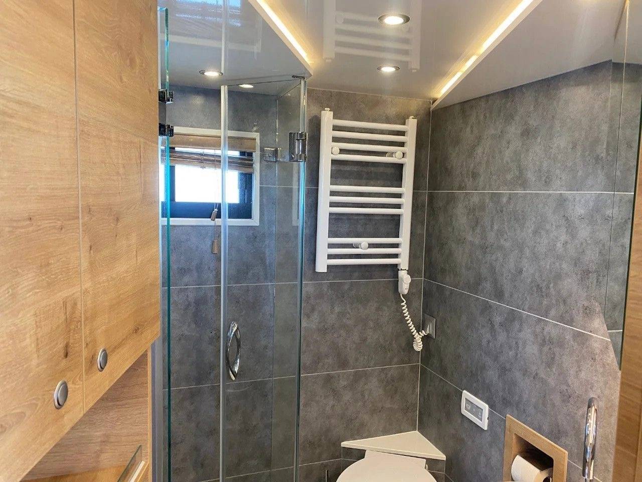 Zware paardenvrachtwagen (groot rijbewijs) Mercedes MERCEDES-BENZ 0 Tweedehands