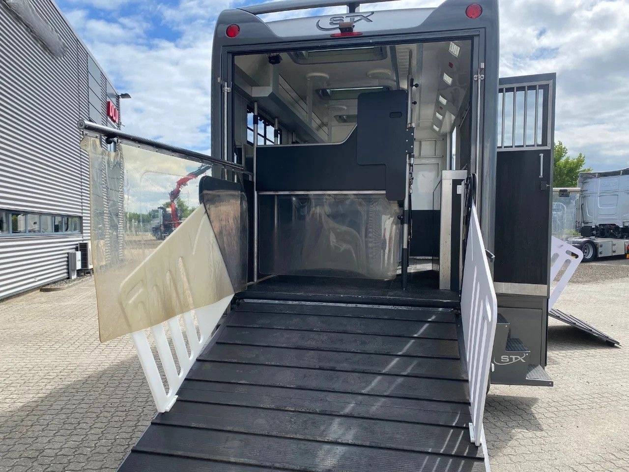 Zware paardenvrachtwagen (groot rijbewijs) Mercedes MERCEDES-BENZ 0 Tweedehands