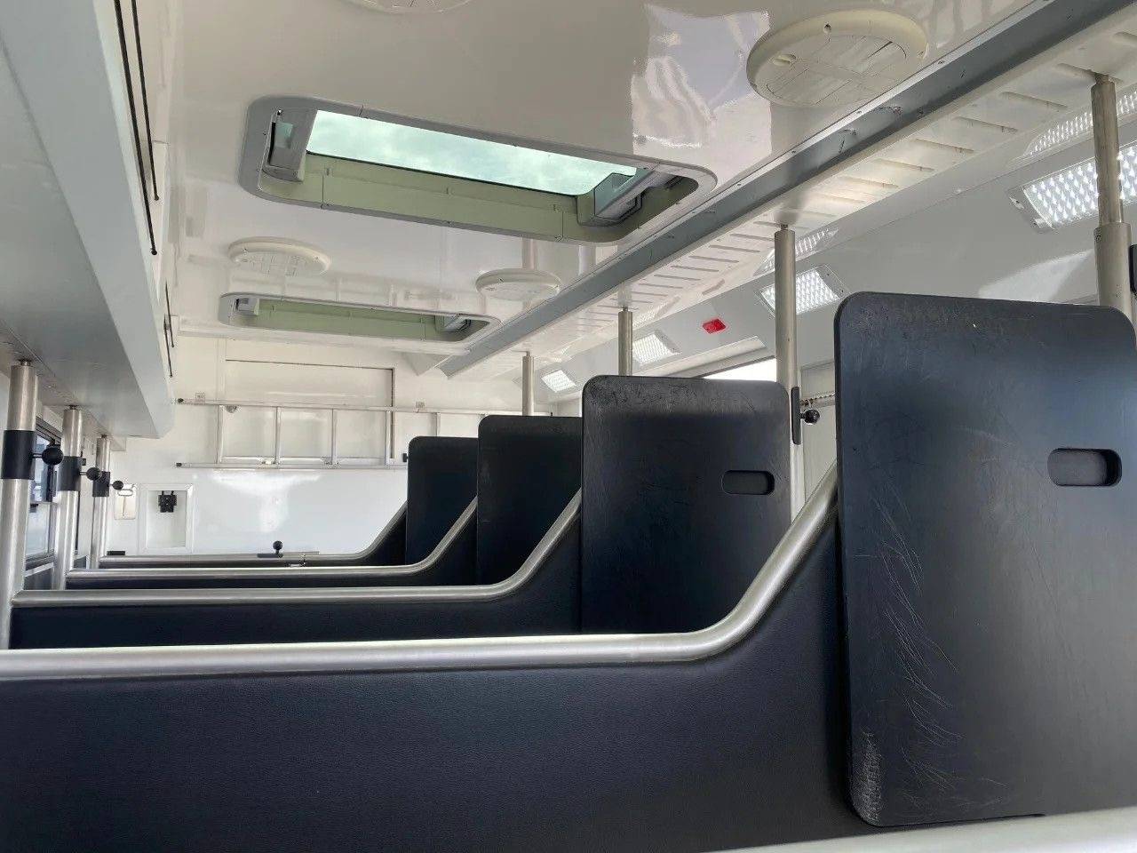 Zware paardenvrachtwagen (groot rijbewijs) Mercedes MERCEDES-BENZ 0 Tweedehands