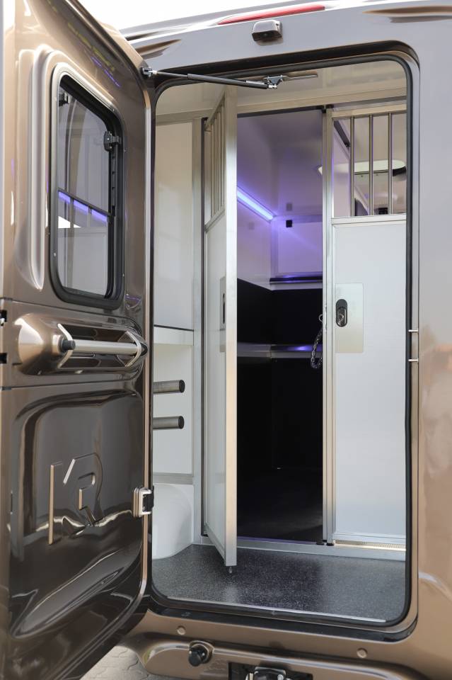 Kleine paardenvrachtwagen (B rijbewijs) Krismar  2025 Nieuw