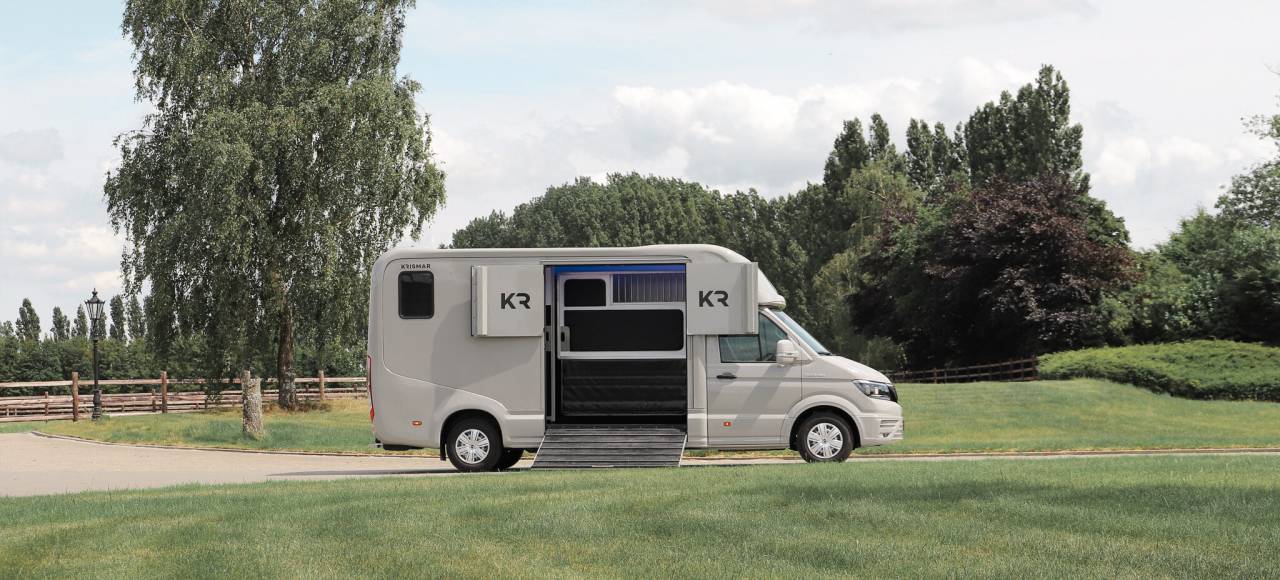 Kleine paardenvrachtwagen (B rijbewijs) Krismar  2025 Nieuw