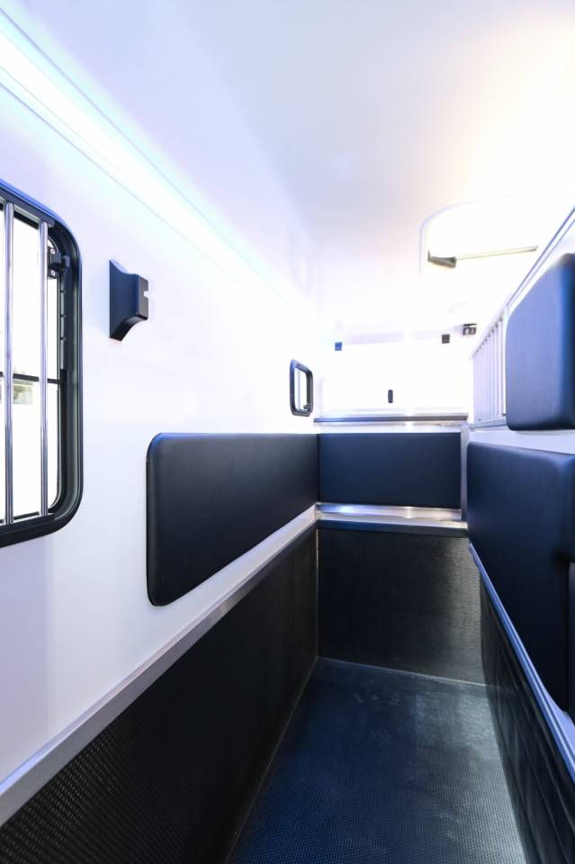 Kleine paardenvrachtwagen (B rijbewijs) Krismar  2025 Nieuw