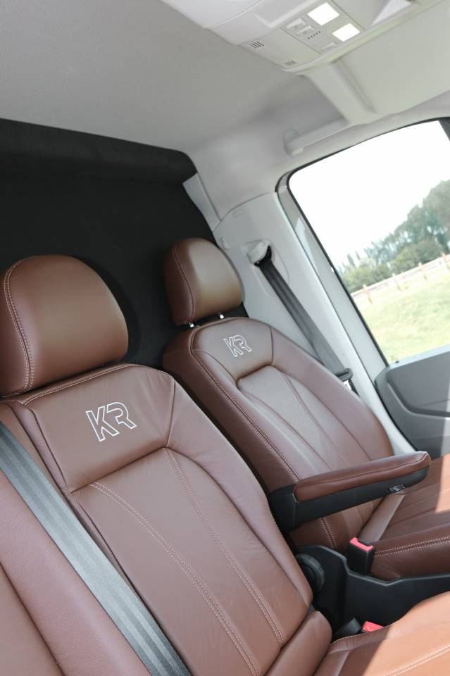 Kleine paardenvrachtwagen (B rijbewijs) Krismar  2025 Nieuw