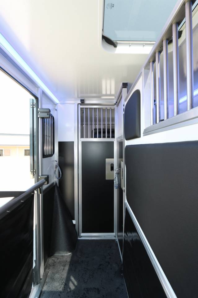 Kleine paardenvrachtwagen (B rijbewijs) Krismar  2025 Nieuw