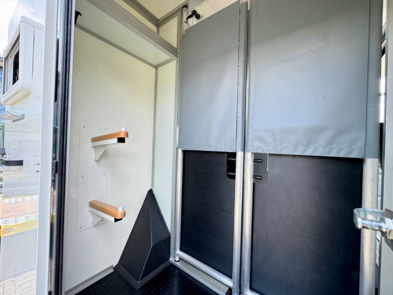 Kleine paardenvrachtwagen (B rijbewijs) Autre marque NISSAN 0 Nieuw