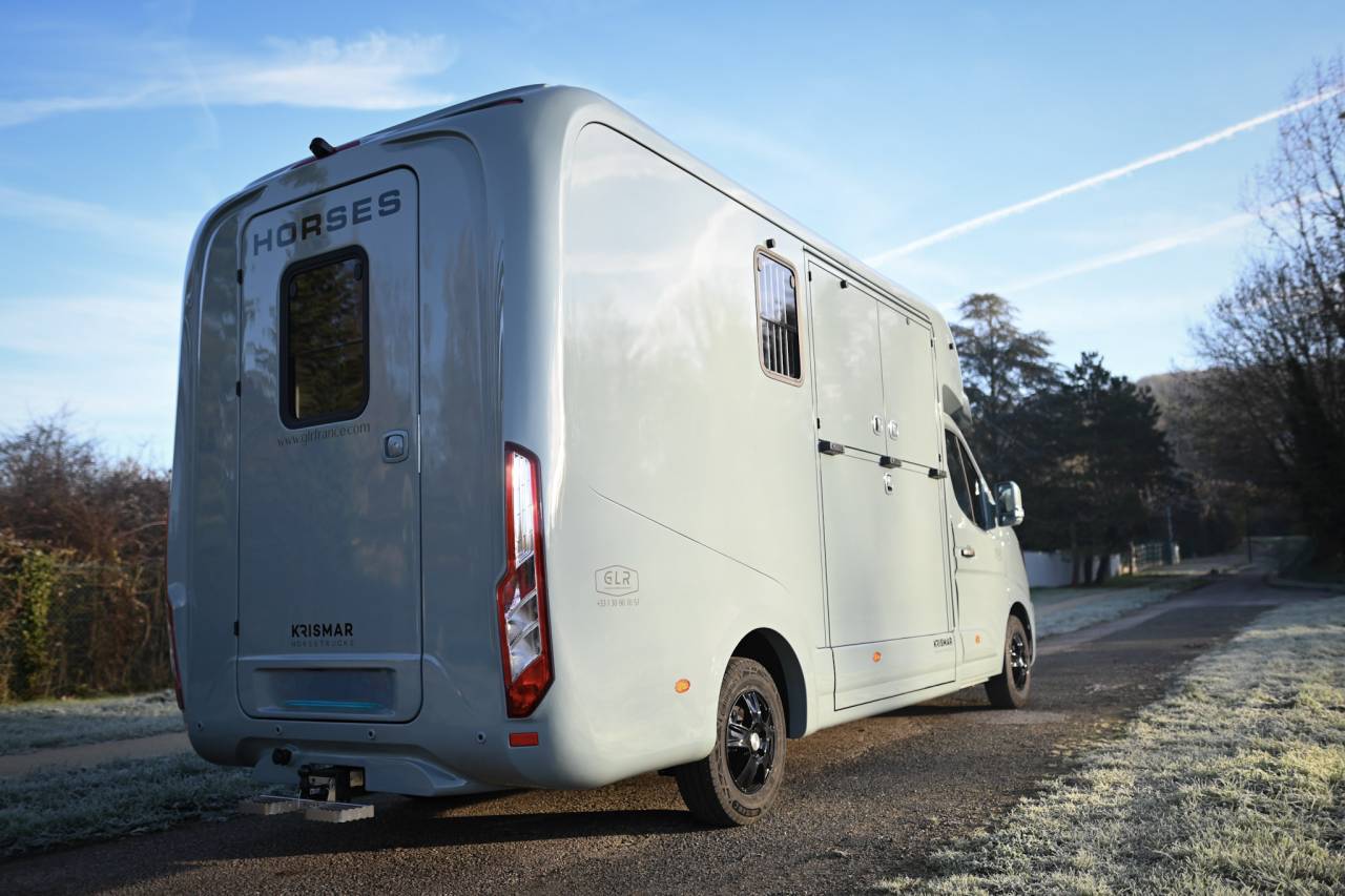 Kleine paardenvrachtwagen (B rijbewijs) Krismar  2025 Nieuw