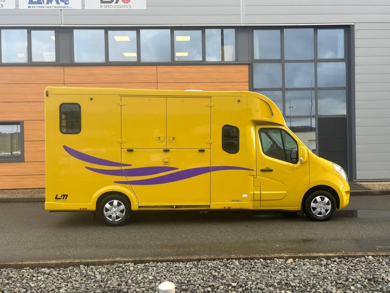 Kleine paardenvrachtwagen (B rijbewijs) Theault PROTEO STALLE 5 PLACES 2017 Tweedehands