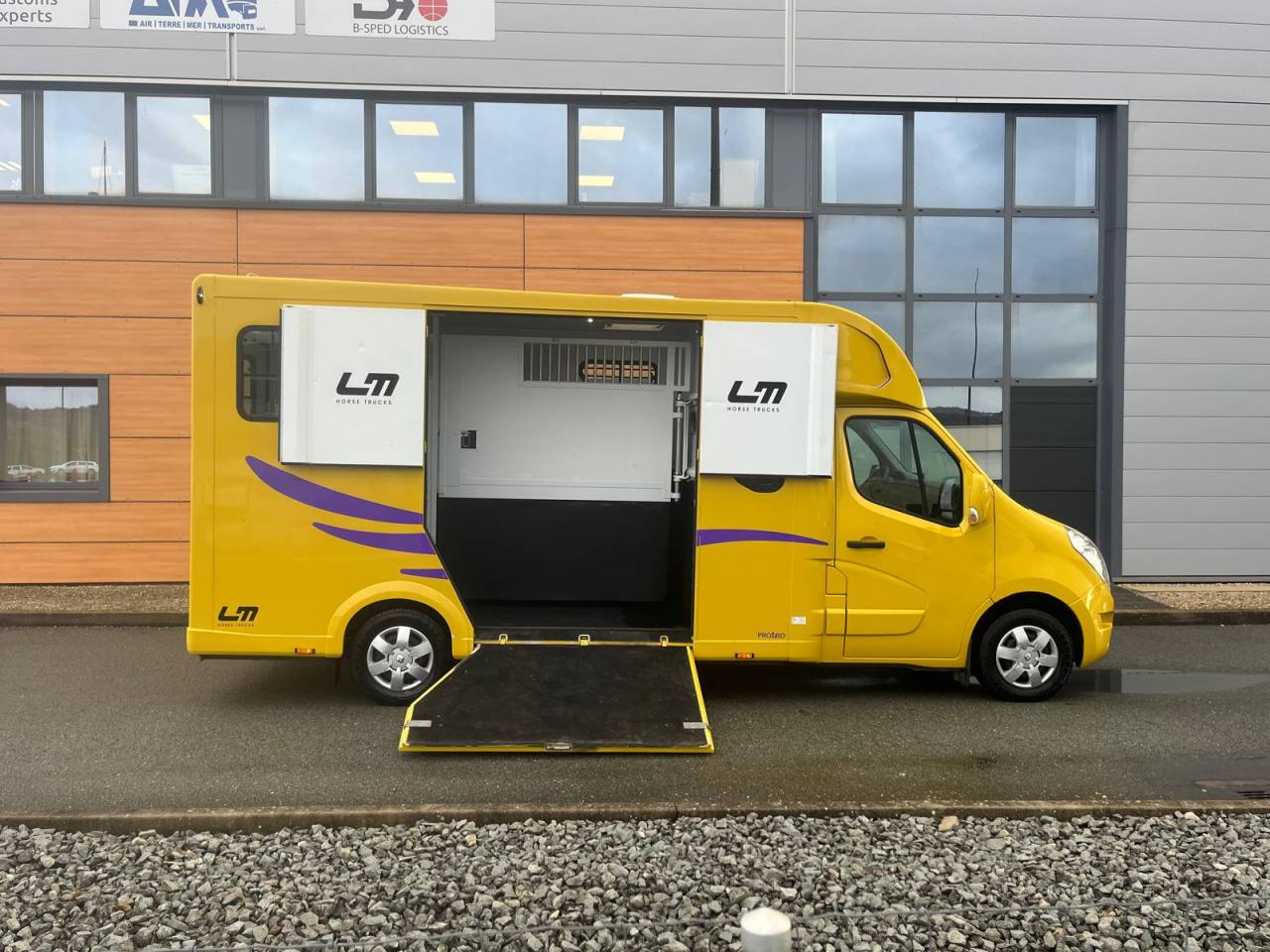Kleine paardenvrachtwagen (B rijbewijs) Theault PROTEO STALLE 5 PLACES 2017 Tweedehands