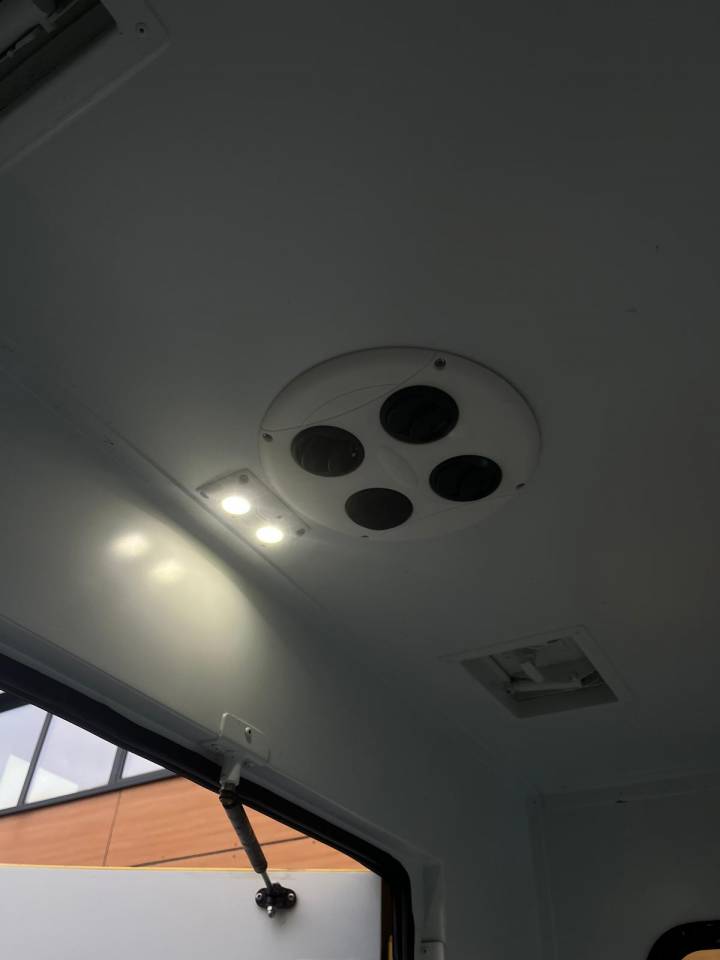 Kleine paardenvrachtwagen (B rijbewijs) Theault PROTEO STALLE 5 PLACES 2017 Tweedehands