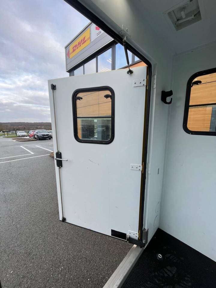 Kleine paardenvrachtwagen (B rijbewijs) Theault PROTEO STALLE 5 PLACES 2017 Tweedehands