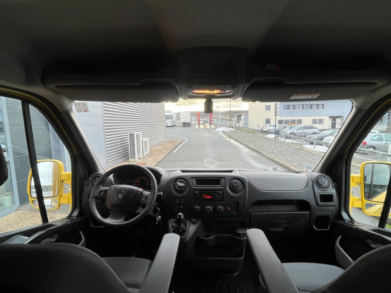 Kleine paardenvrachtwagen (B rijbewijs) Theault PROTEO STALLE 5 PLACES 2017 Tweedehands