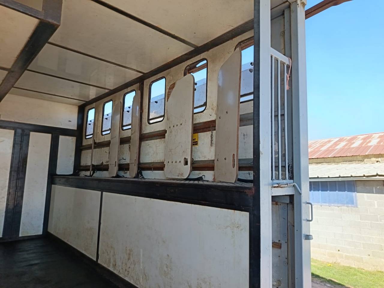 Zware paardenvrachtwagen (groot rijbewijs) Renault midlum 2004 Tweedehands