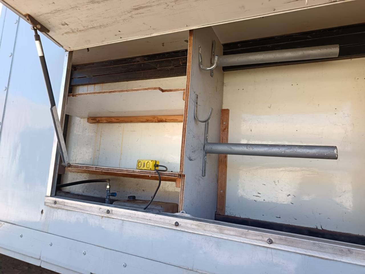 Zware paardenvrachtwagen (groot rijbewijs) Renault midlum 2004 Tweedehands