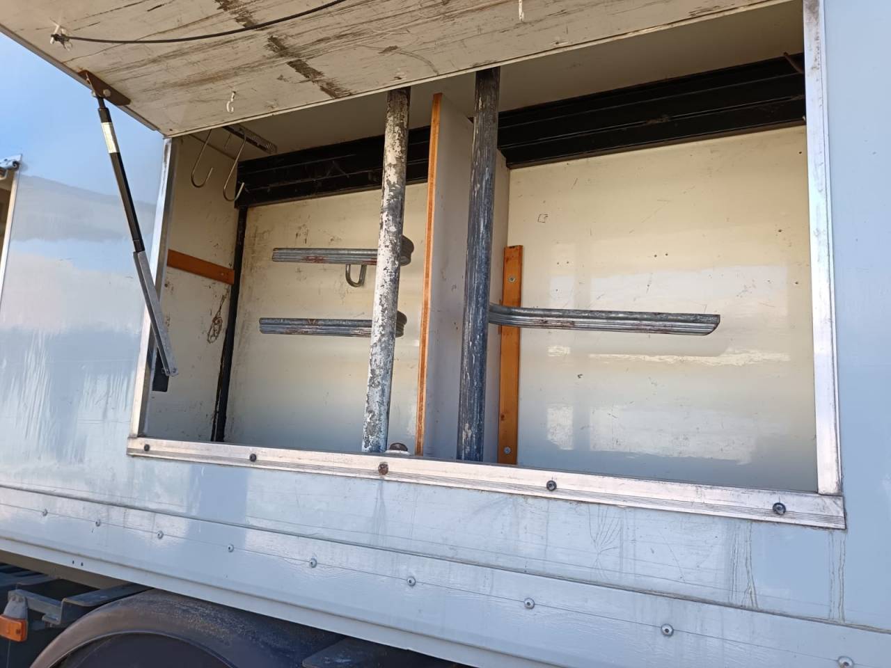 Zware paardenvrachtwagen (groot rijbewijs) Renault midlum 2004 Tweedehands