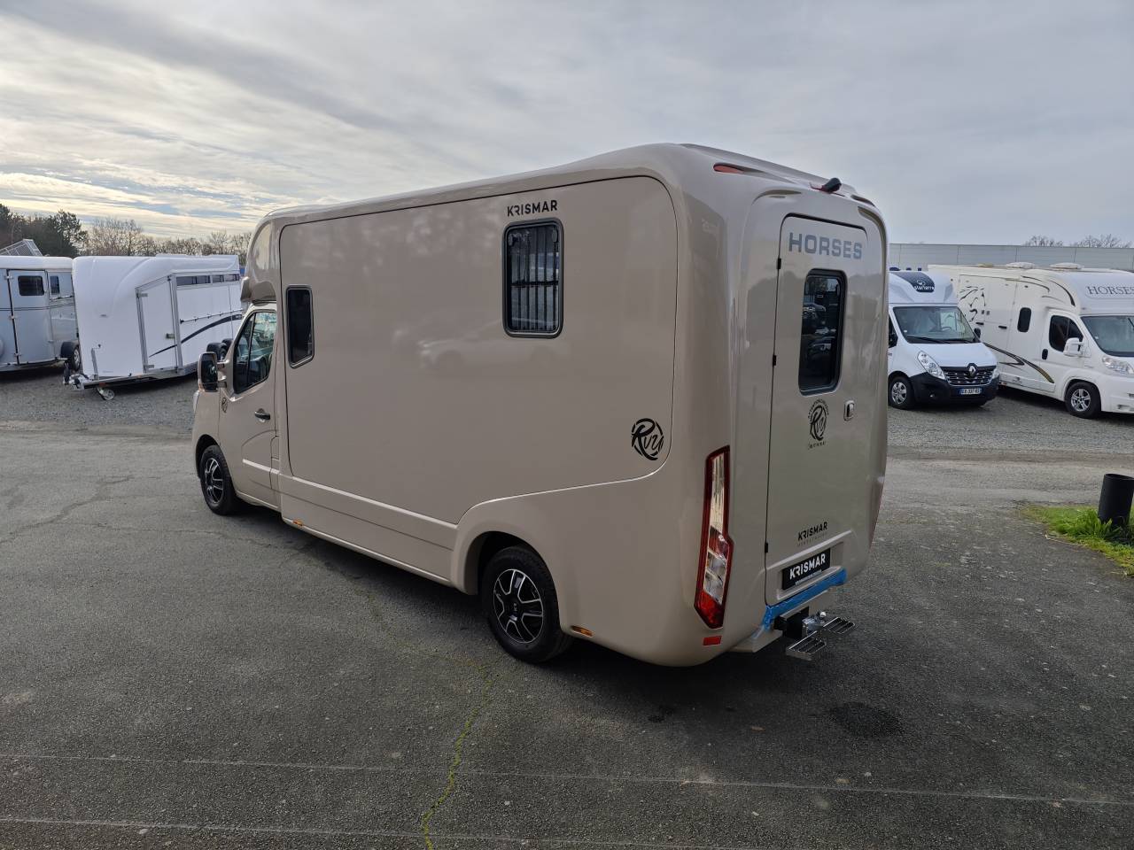 Kleine paardenvrachtwagen (B rijbewijs) Krismar Horsebox 2-5 2025 Nieuw