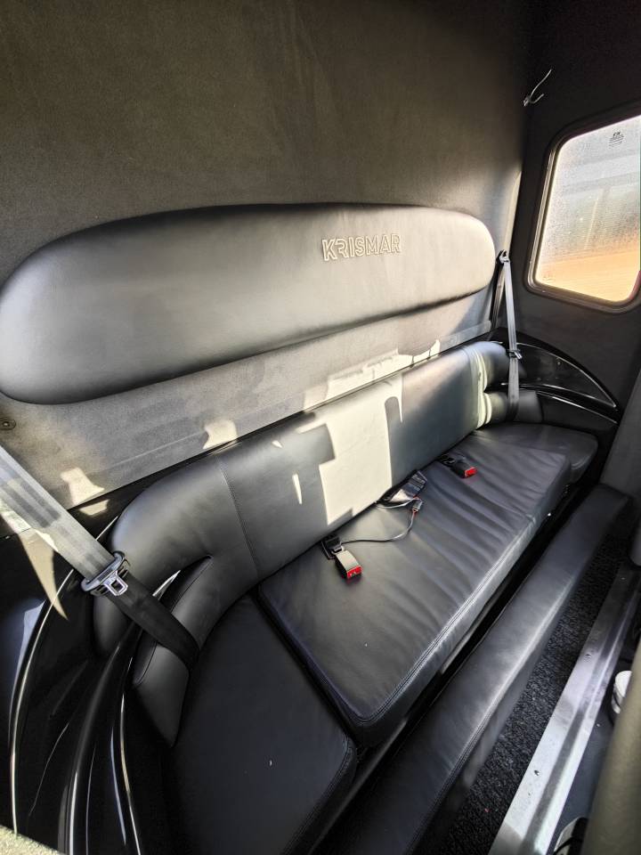 Kleine paardenvrachtwagen (B rijbewijs) Krismar Horsebox 2-5 2025 Nieuw