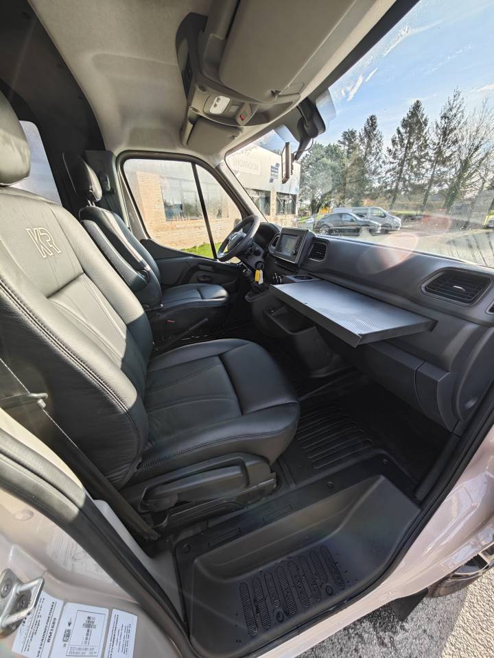 Kleine paardenvrachtwagen (B rijbewijs) Krismar Horsebox 2-5 2025 Nieuw