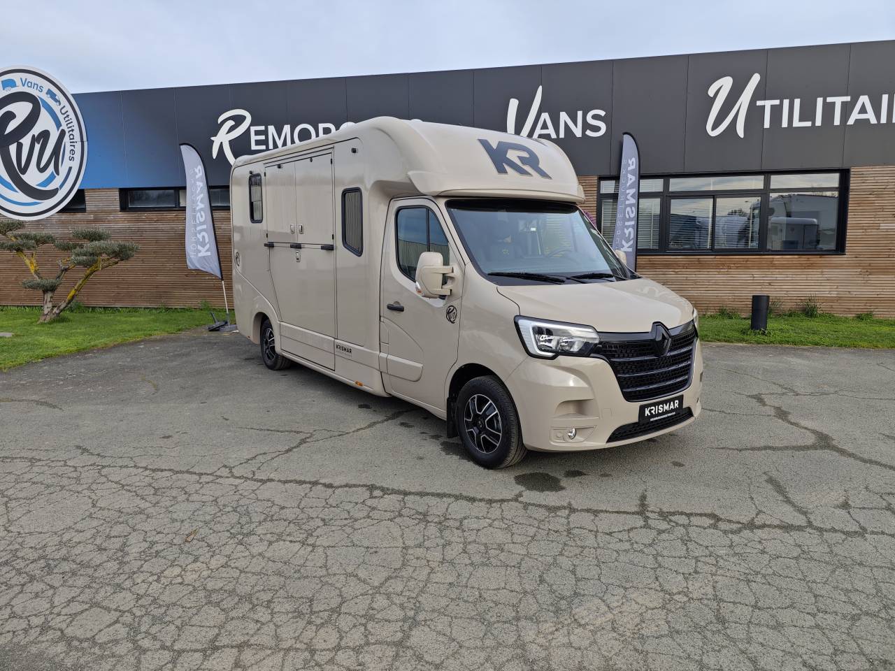 Kleine paardenvrachtwagen (B rijbewijs) Krismar Horsebox 2-5 2025 Nieuw