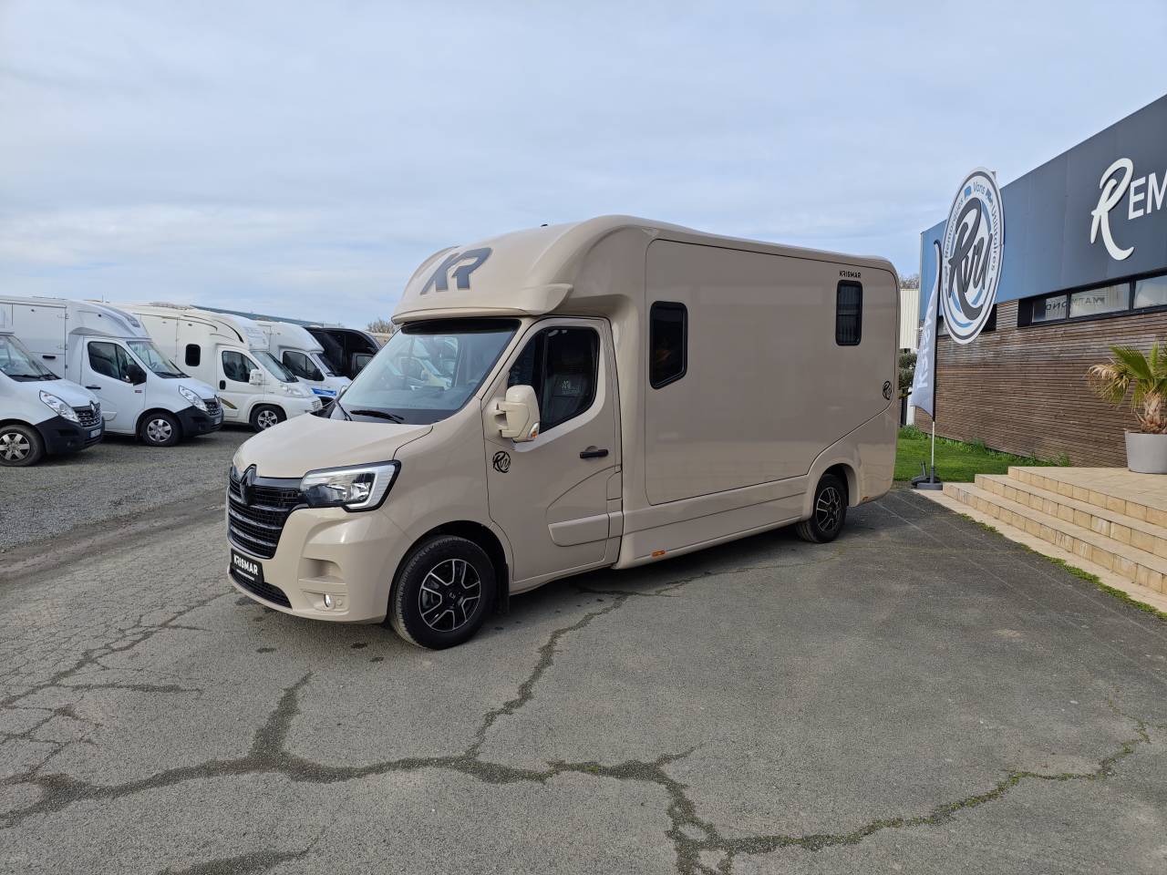 Kleine paardenvrachtwagen (B rijbewijs) Krismar Horsebox 2-5 2025 Nieuw