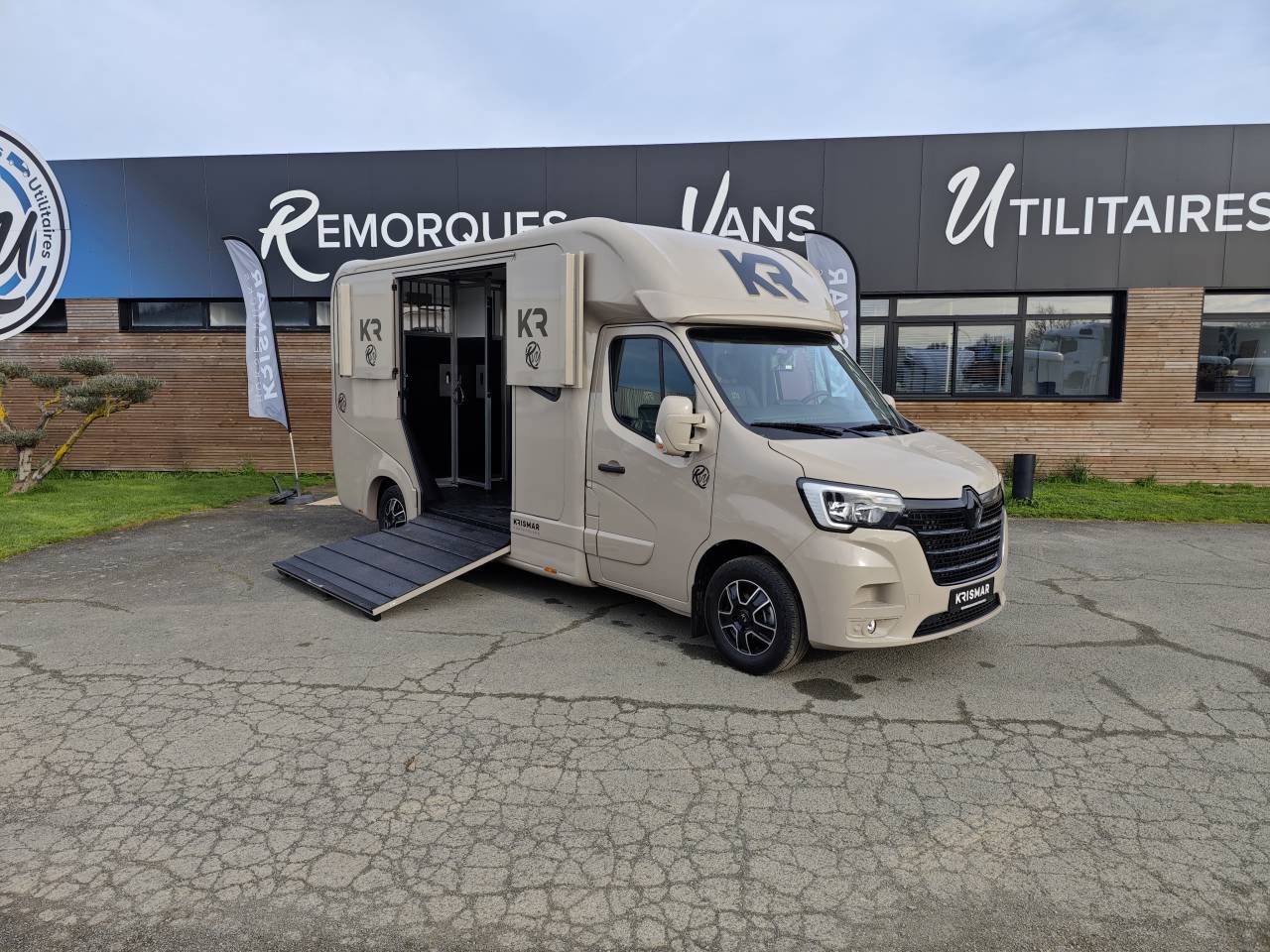 Kleine paardenvrachtwagen (B rijbewijs) Krismar Horsebox 2-5 2025 Nieuw