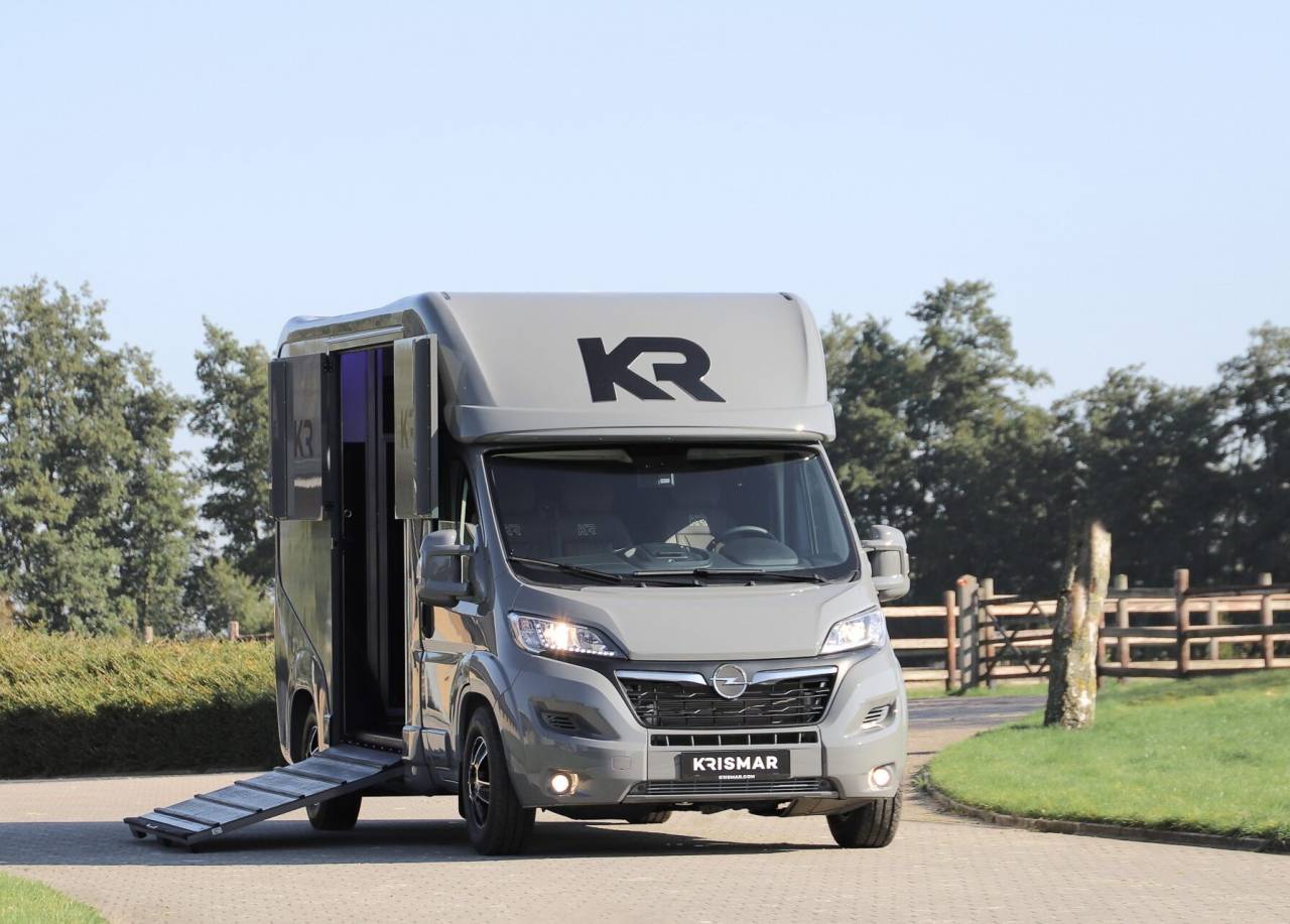 Kleine paardenvrachtwagen (B rijbewijs) Krismar Horsebox 2-3 2025 Nieuw