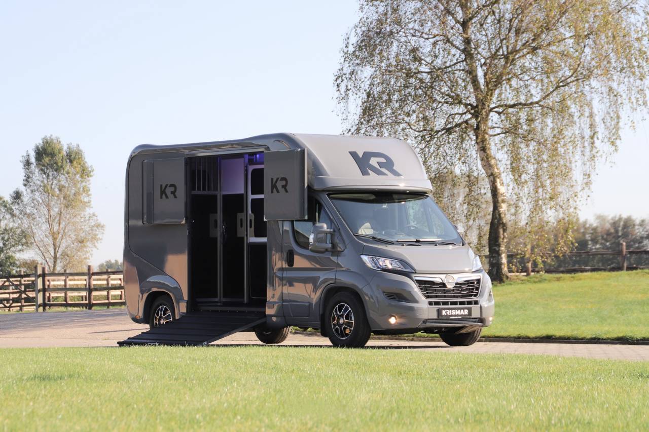 Kleine paardenvrachtwagen (B rijbewijs) Krismar Horsebox 2-3 2025 Nieuw