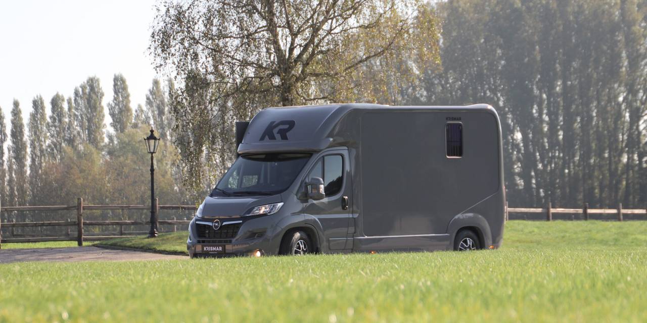 Kleine paardenvrachtwagen (B rijbewijs) Krismar Horsebox 2-3 2025 Nieuw