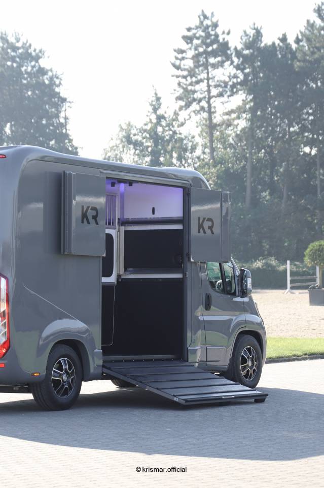 Kleine paardenvrachtwagen (B rijbewijs) Krismar Horsebox 2-3 2025 Nieuw