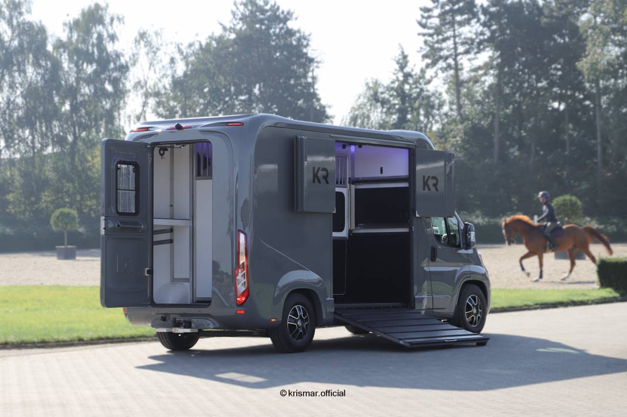 Kleine paardenvrachtwagen (B rijbewijs) Krismar Horsebox 2-3 2025 Nieuw