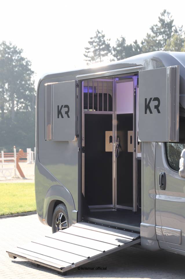 Kleine paardenvrachtwagen (B rijbewijs) Krismar Horsebox 2-3 2025 Nieuw