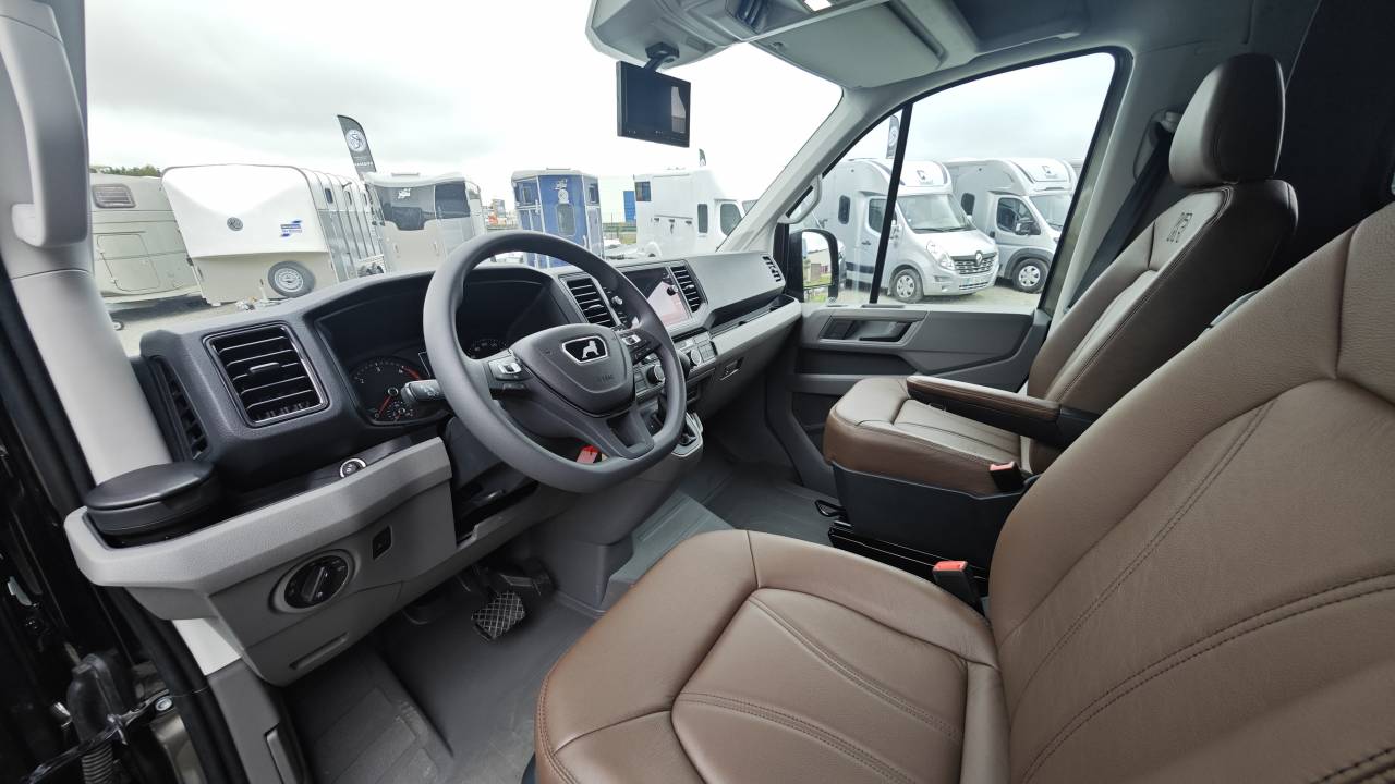 Kleine paardenvrachtwagen (B rijbewijs) Krismar Man TGE Horsebox 5-2 2025 Nieuw