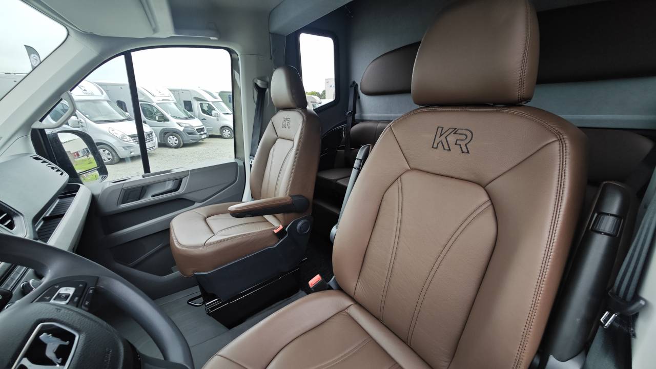 Kleine paardenvrachtwagen (B rijbewijs) Krismar Man TGE Horsebox 5-2 2025 Nieuw