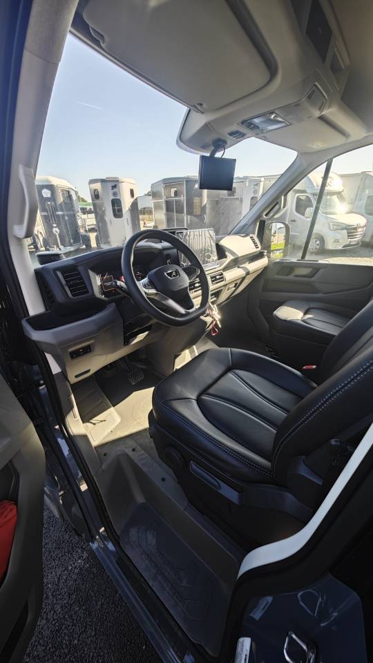 Kleine paardenvrachtwagen (B rijbewijs) Krismar Man TGE Horsebox 5-2 2026 Nieuw