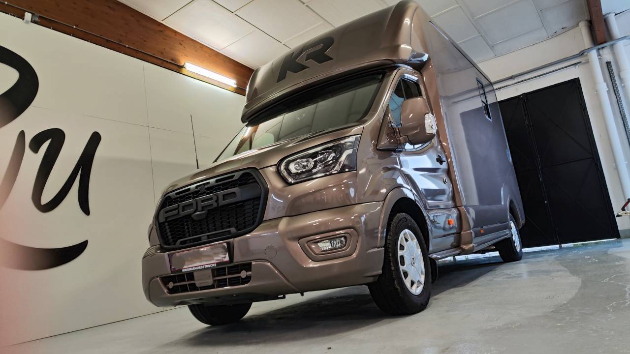 Kleine paardenvrachtwagen (B rijbewijs) Krismar Transit Horsebox 2-3 2025 Nieuw