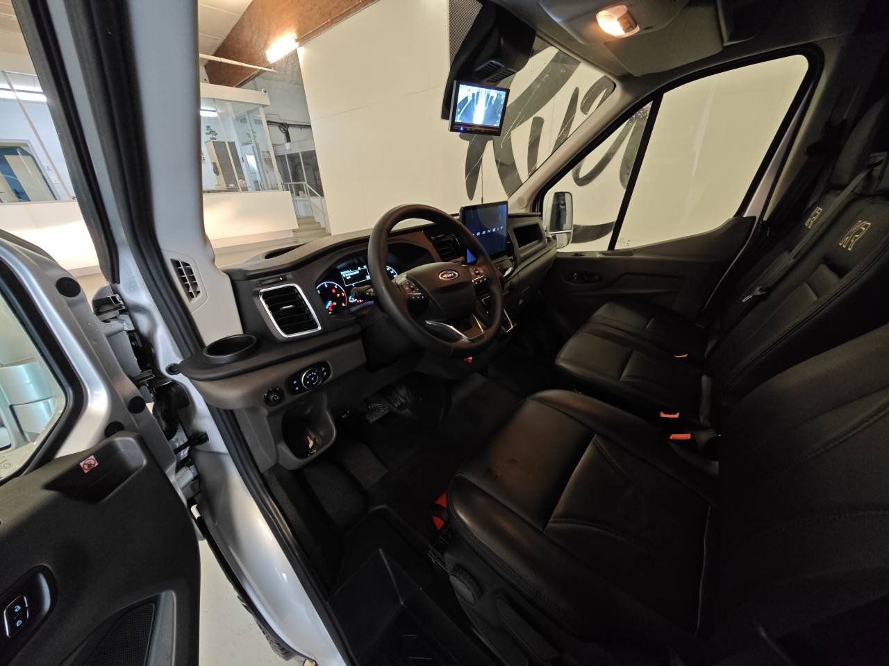 Kleine paardenvrachtwagen (B rijbewijs) Krismar Transit Horsebox 2-3 2025 Nieuw