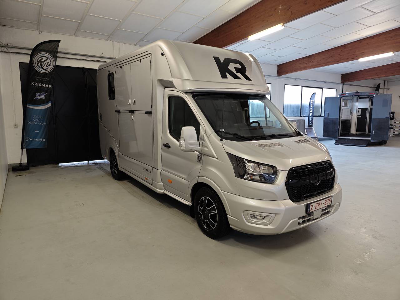 Kleine paardenvrachtwagen (B rijbewijs) Krismar Transit Horsebox 2-3 2025 Nieuw