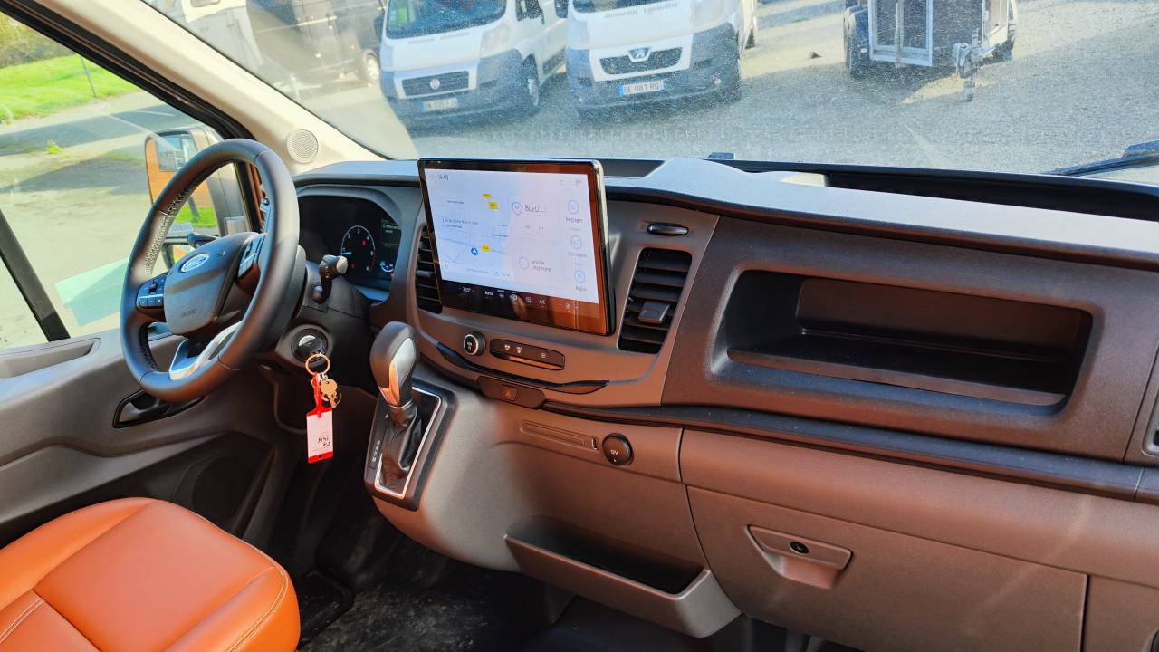 Kleine paardenvrachtwagen (B rijbewijs) Krismar Transit Horsebox 2-3 2025 Nieuw