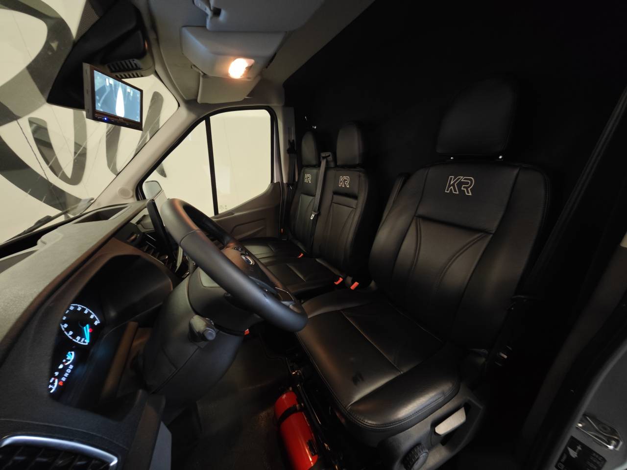 Kleine paardenvrachtwagen (B rijbewijs) Krismar Transit Horsebox 2-3 2025 Nieuw